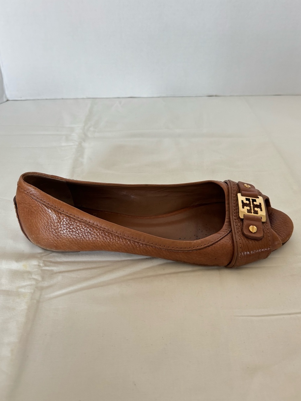 Tory Burch Cognac Leather Peep-Toe Flats with Gold Logo Size 8.5M - Picture 6 of 12